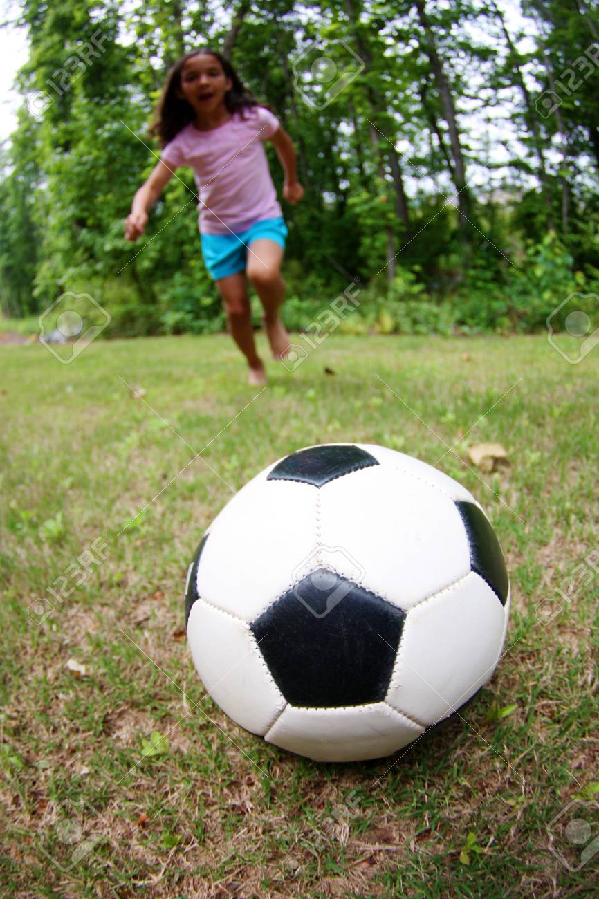 Nette Junge Mädchen Die So Gerne Fußball Spielen Nette Junge Mädchen Die So Gerne Fußball Spielen