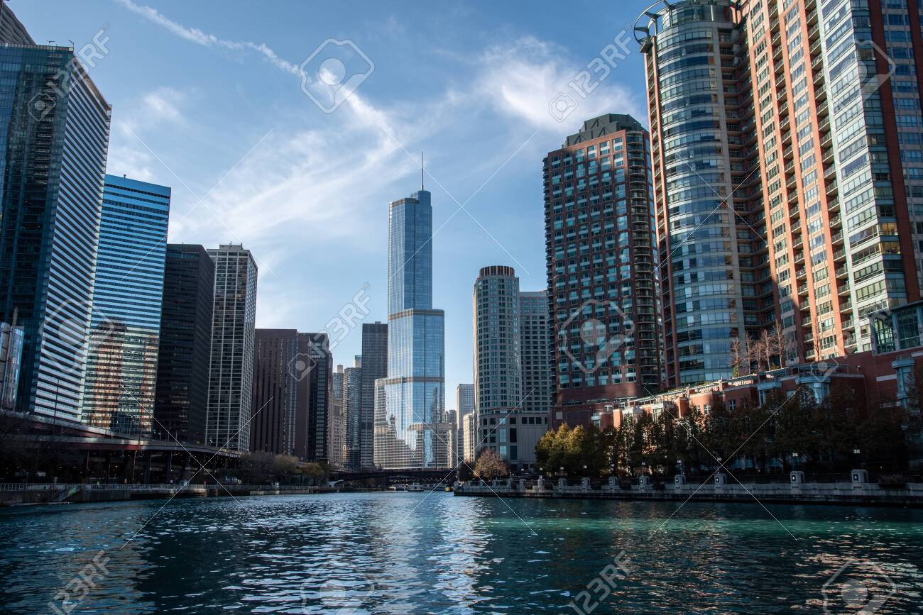 Entrance in the Chicago river from the Michigan lake - 144135233 Entrance in the Chicago river from the Michigan lake - 144135233