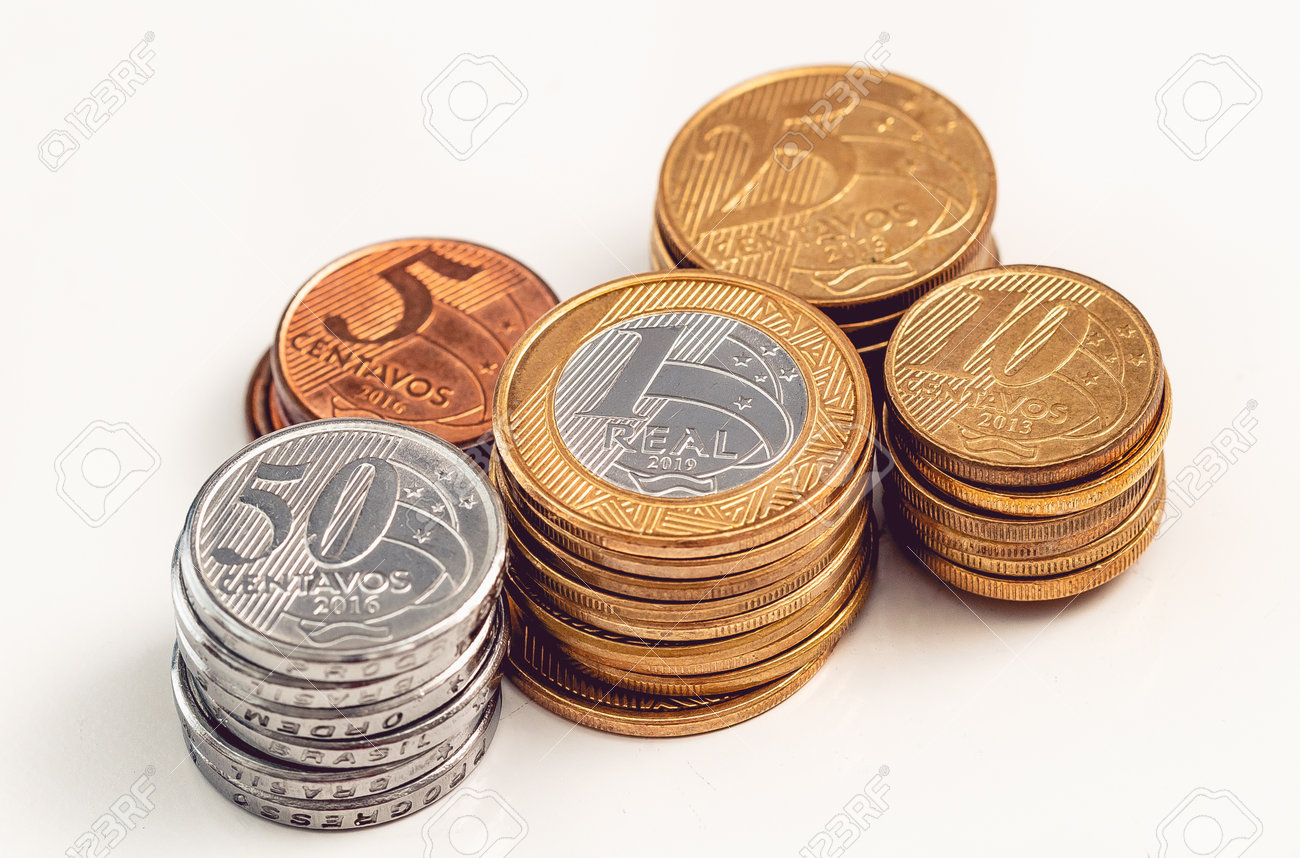 レアル通貨（BRL）-ブラジルからのお金。 Money、Reais、Brazilian Real、Brazil。クローズアップでブラジルのコインのグループ。の写真素材・画像素材  Image 161588956