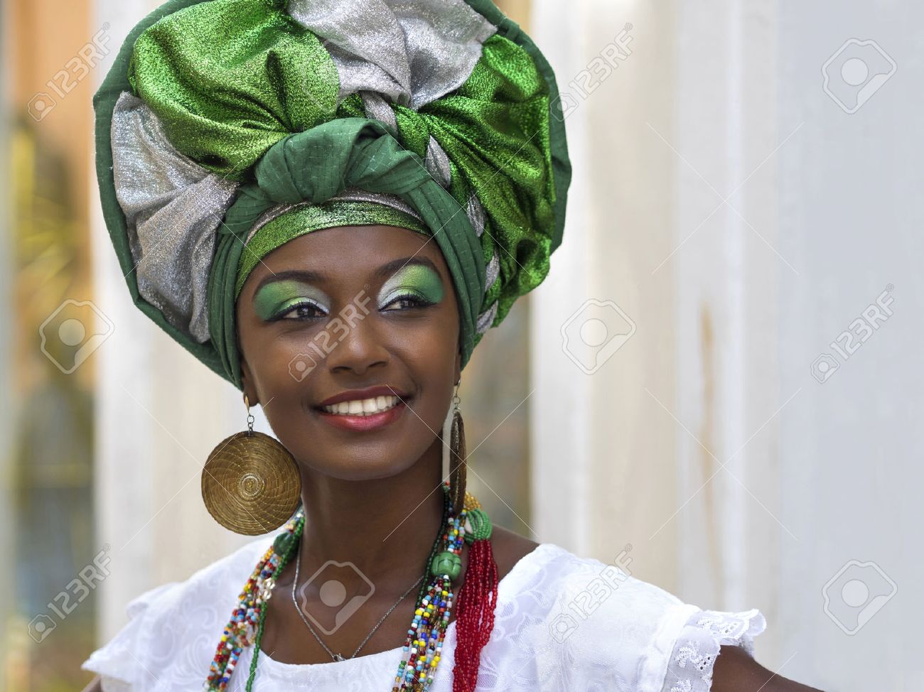 ペロウリーニョ サルバドール バイーア州 ブラジルの伝統的な Baiana 衣装に身を包んだブラジルの女性 の写真素材 画像素材 Image