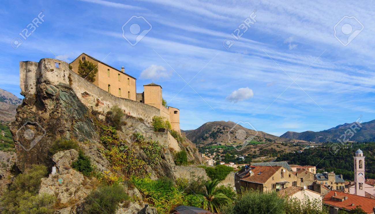La Ciudadela De Corte En Corcega Francia Fotos Retratos Imagenes Y Fotografia De Archivo Libres De Derecho Image