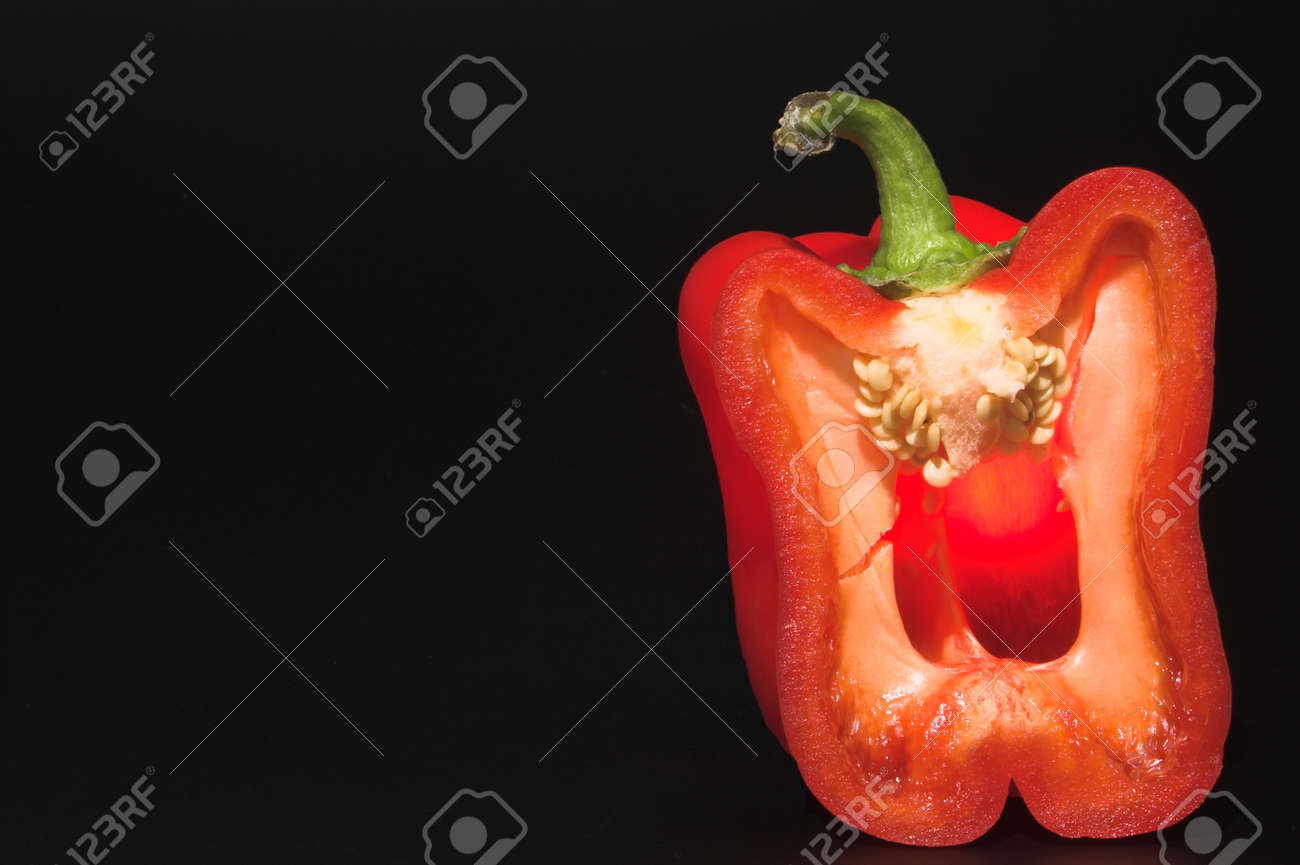 赤ピーマンの断面図 の写真素材 画像素材 Image