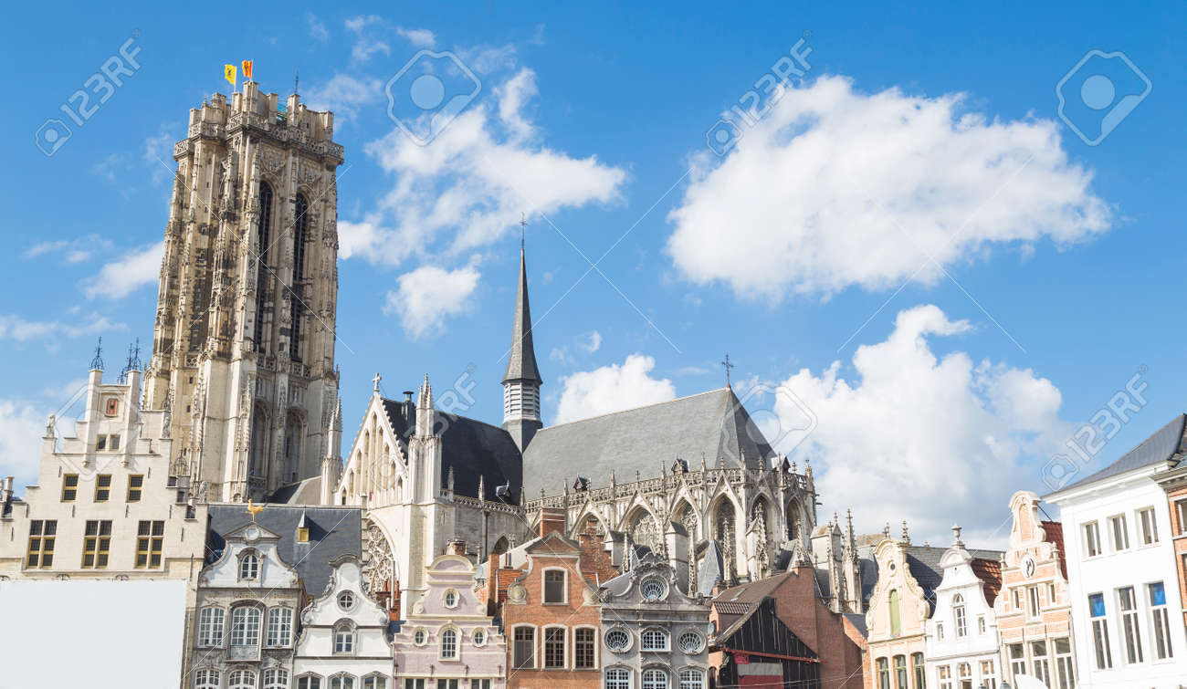 9 月 マルクトのメッヘレン ベルギー 9 月 日 ビュー 14 メヘレン ベルギー 15 の大都市の数に含まれているベルギー メッヘレンの人口 8 万人 の写真素材 画像素材 Image