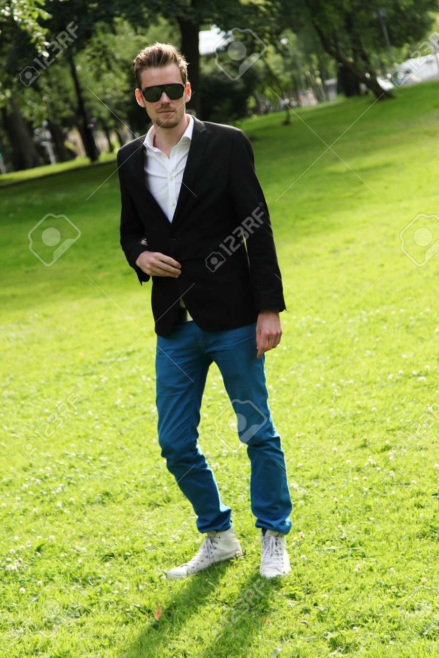 blue jeans with black blazer