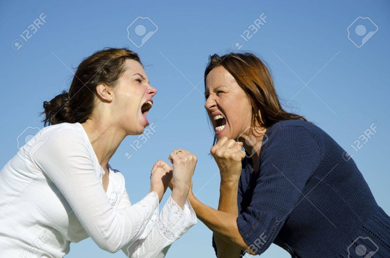 мама дерутся