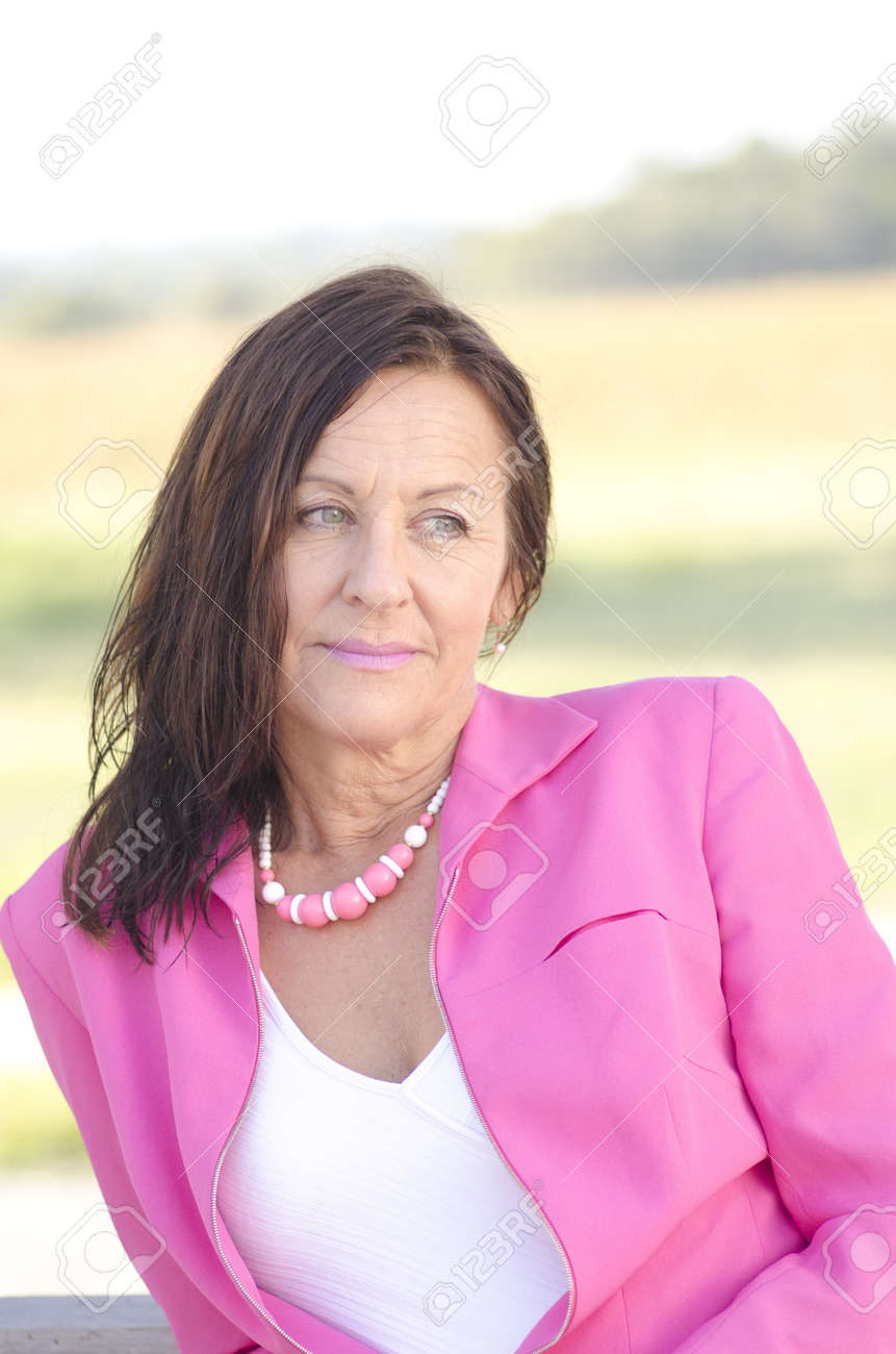 зрелая на улице 