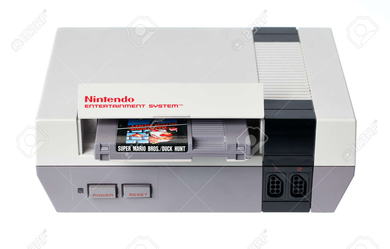 台北 台湾 12 年 7 月 4 日 これは 白い背景上に分離されて任天堂によって作られた スーパー Mario スーパーマリオブラザーズとダックハント カートリッジを含む任天堂エンターテイメント システムのスタジオ ショット の写真素材 画像素材 Image 台北 台湾 12 年 7 月 4 日 これは 白い背景上に分離されて任天堂によって作られた スーパー Mario スーパーマリオブラザーズとダックハント カートリッジを含む任天堂エンターテイメント システムのスタジオ ショット の写真素材 画像素材 Image