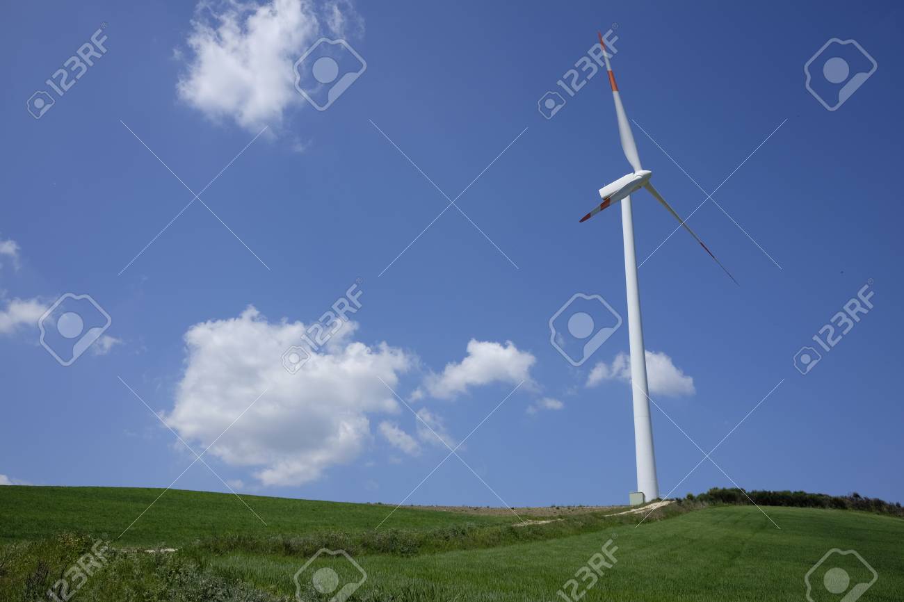 田舎で風力発電ブレード の写真素材 画像素材 Image 76389962