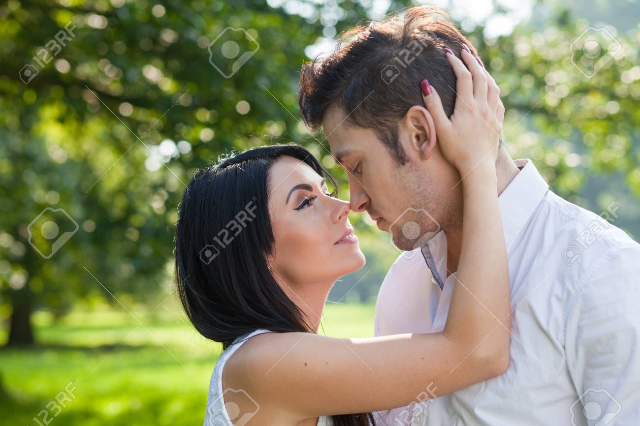 キスする前に瞬間 の写真素材 画像素材 Image