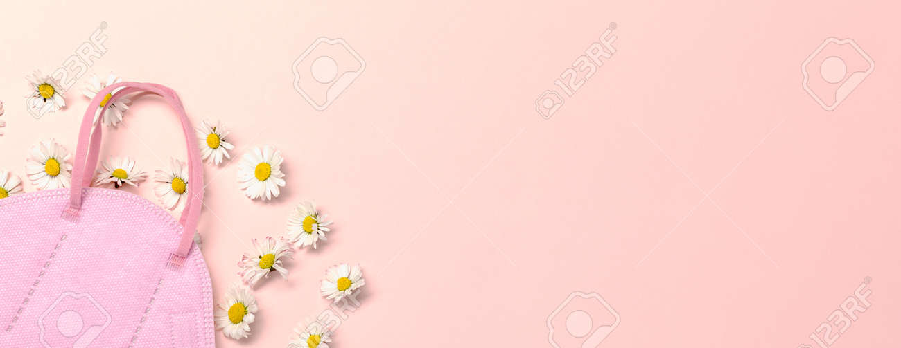 Creative flat lay with daisy flowers and pink fpp2 or KN95 mask - 167779884 Creative flat lay with daisy flowers and pink fpp2 or KN95 mask - 167779884