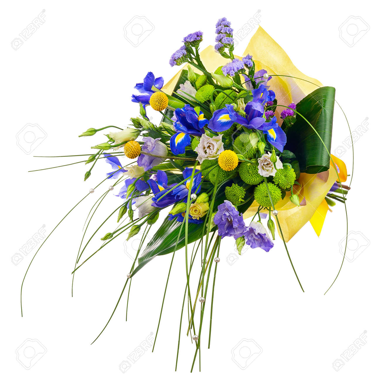 バラの花束 グリーンのカーネーション アイリス スターチスの花が白い背景で隔離 の写真素材 画像素材 Image