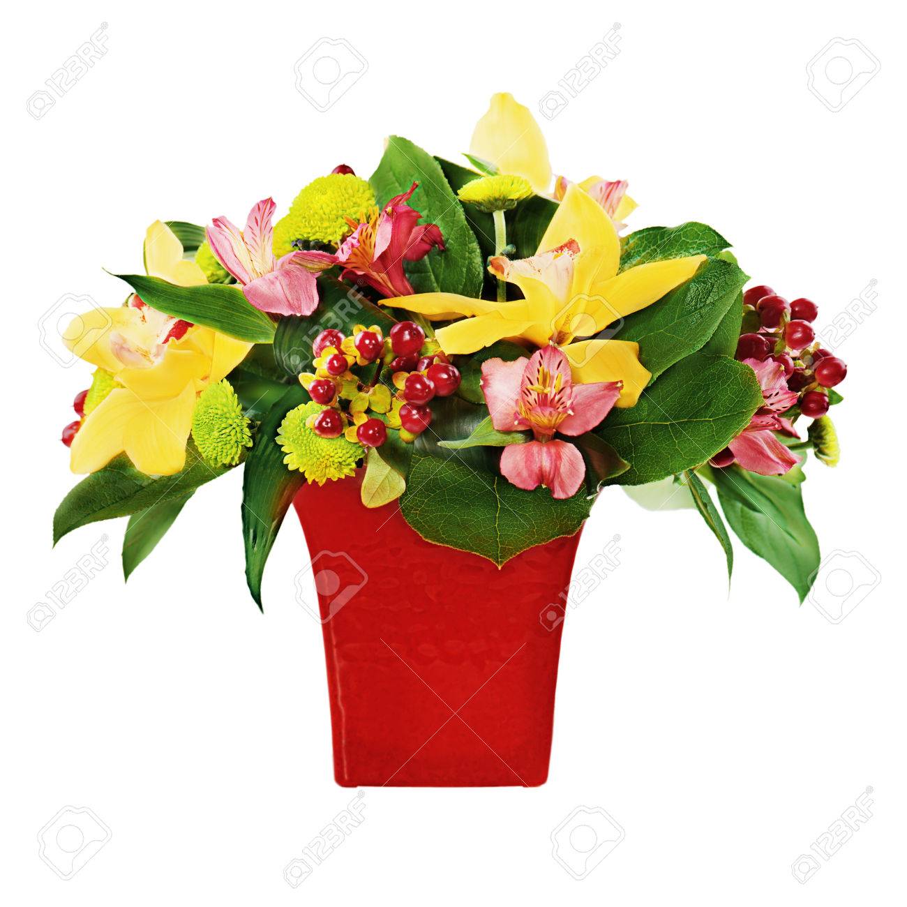 赤い花瓶の白い背景で隔離の蘭の花とユリのアレンジ目玉からカラフルな花の花束 の写真素材 画像素材 Image