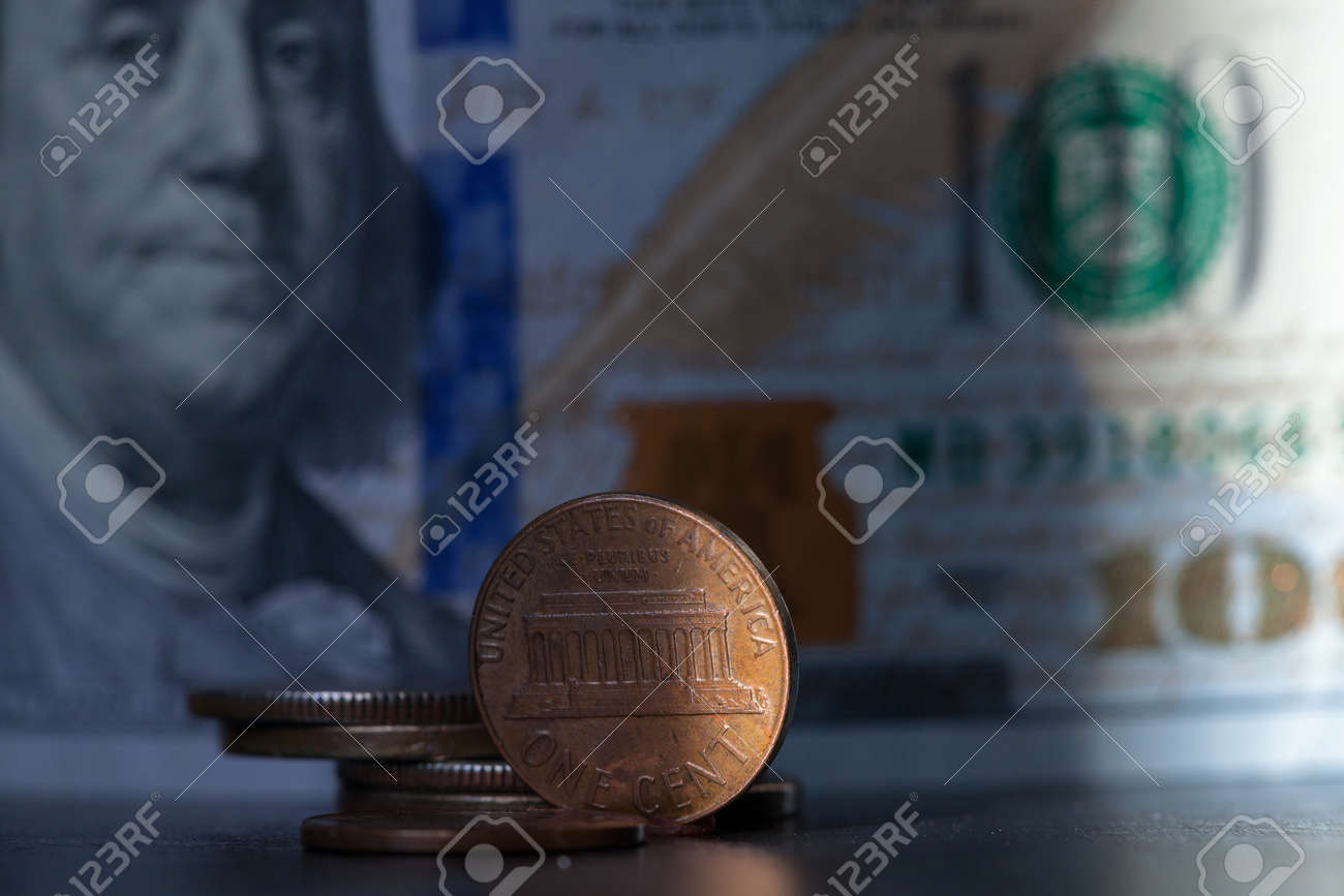 달러 Usd 센트 동전, 미국 미국의 통화. 돈의 세부 사항을 보여줍니다. 확대. 로열티 무료 사진, 그림, 이미지 그리고  스톡포토그래피. Image 110749392
