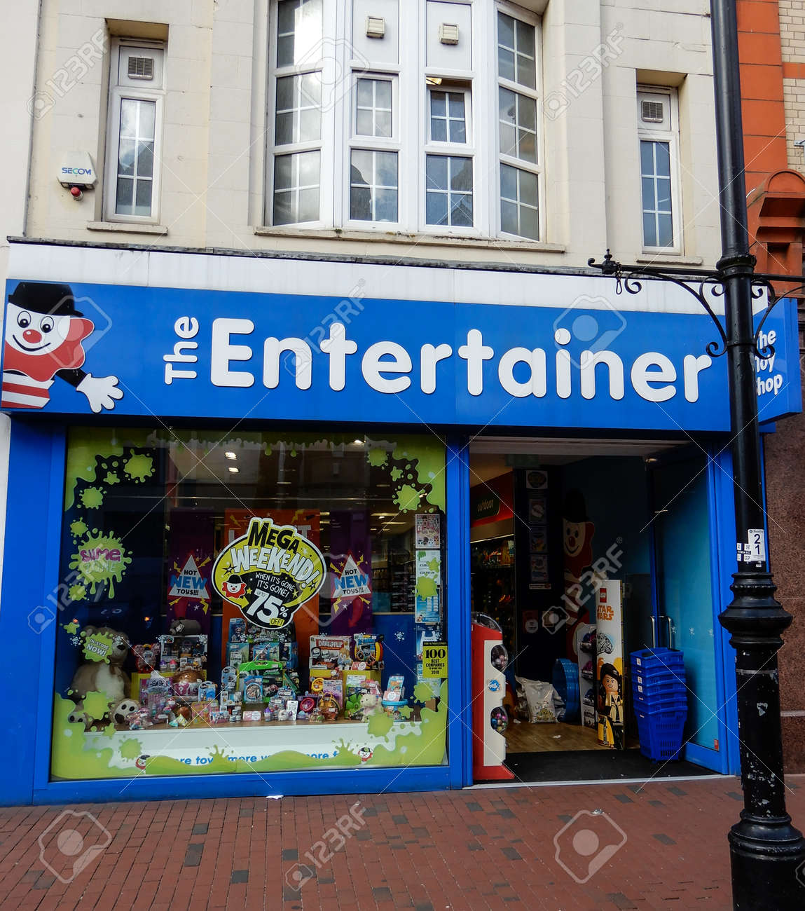 toy shop entertainer