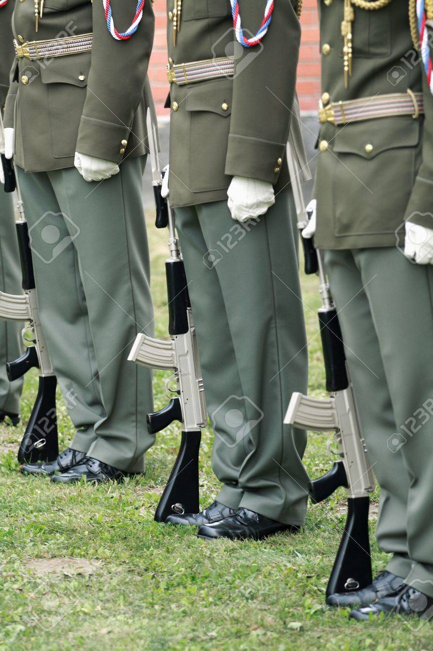 セール 一番安い チェコ軍の制服のお祭りで兵士の行の写真素材・画像素材 Image 個人装備