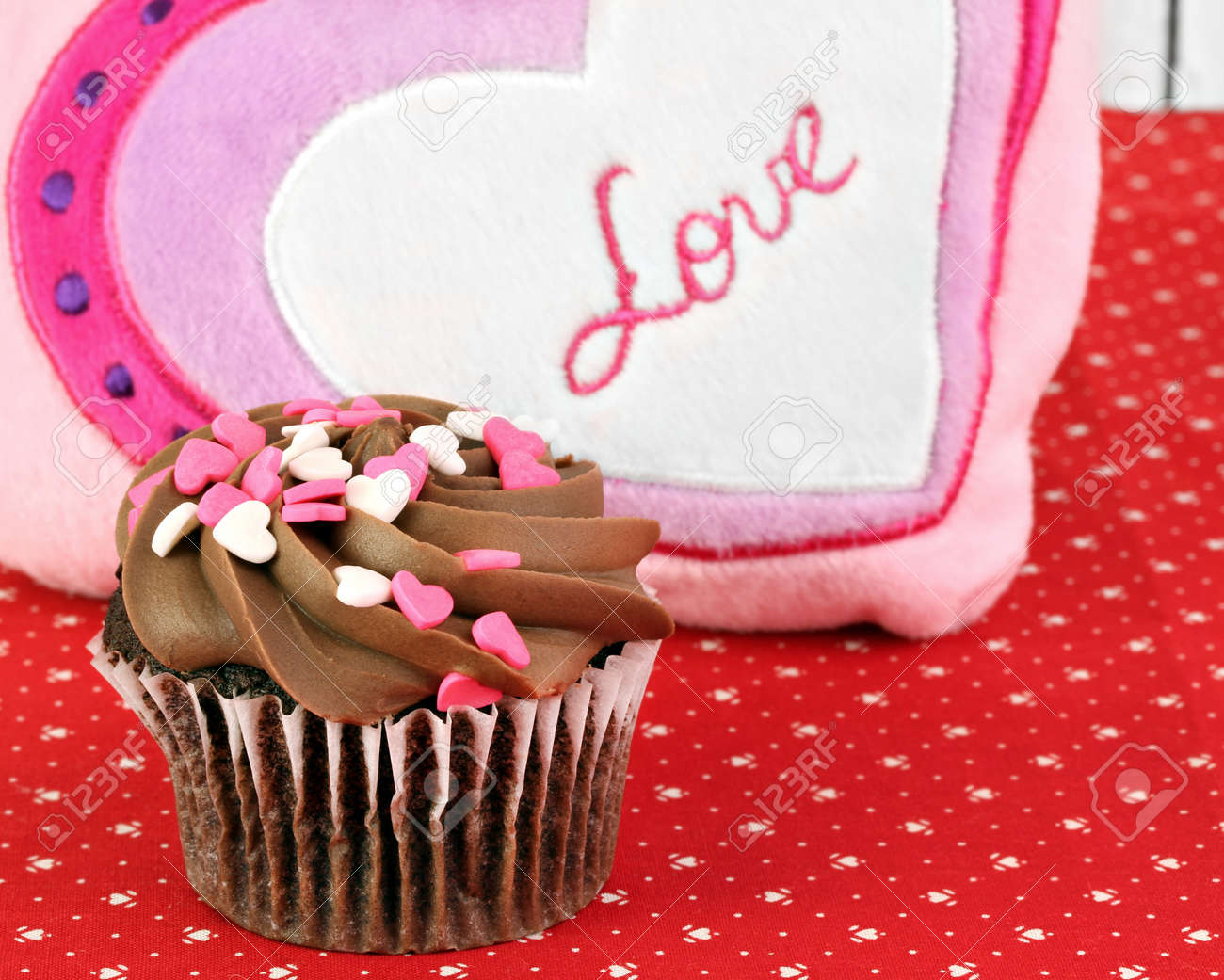 Un Petit Gateau De Chocolat Decore Pour La Saint Valentin Dans La Decoration Amour Avant Banque D Images Et Photos Libres De Droits Image