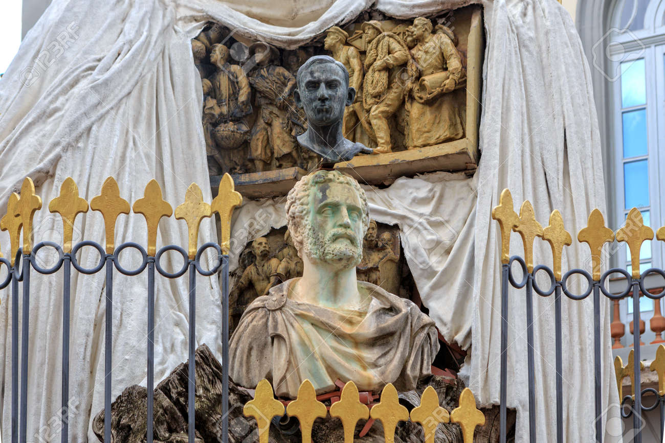 Figueres Spanien 17 Juni 2014 Denkmal Fur Francesc Pujols Am