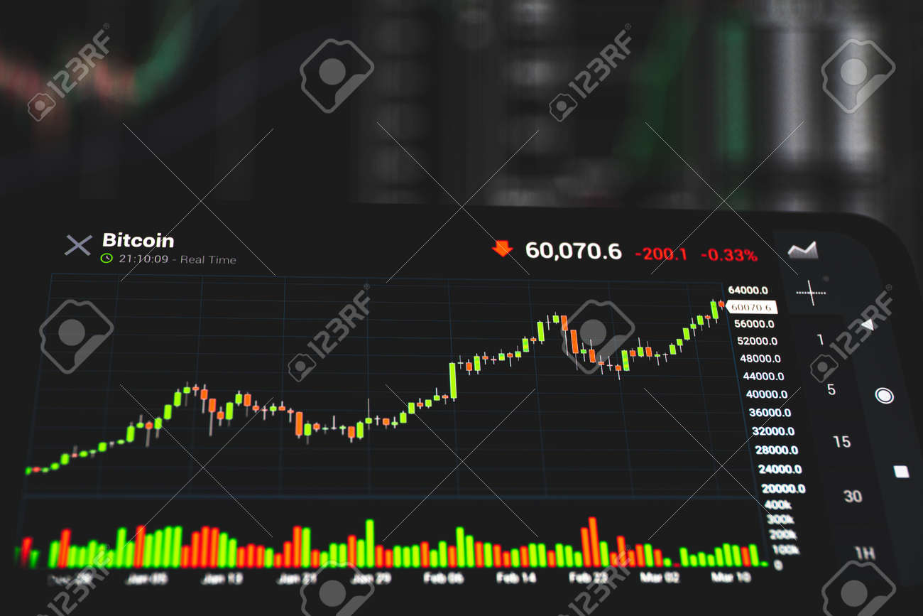 Tabla De Intercambio De Criptomonedas. El Precio De Bitcoin Sube A 60 000  Dólares. Blockchain Y Dinero Digital Fotos, retratos, imágenes y fotografía  de archivo libres de derecho. Image 165913163