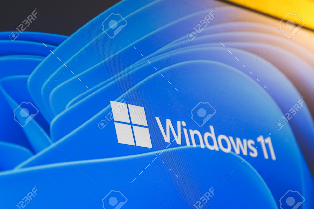 PC画面上のWindows11オペレーティングシステム。 Windows 11は