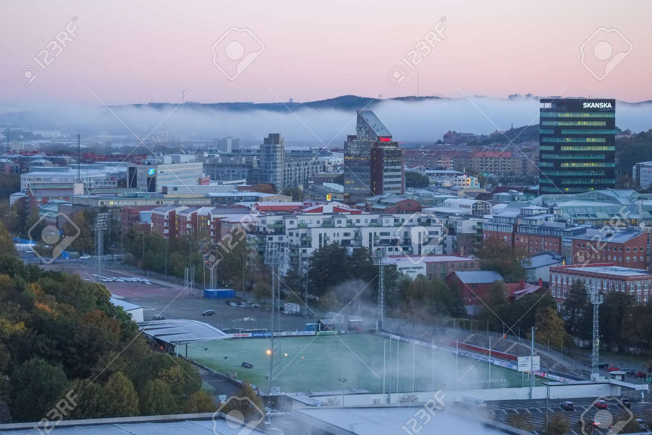 Gotemburgo Suecia 12 De Octubre De 12 Temprano En La Manana De Otono En Gotemburgo Gotemburgo Es La Segunda Ciudad Mas Grande De Suecia Fotos Retratos Imagenes Y Fotografia De Archivo