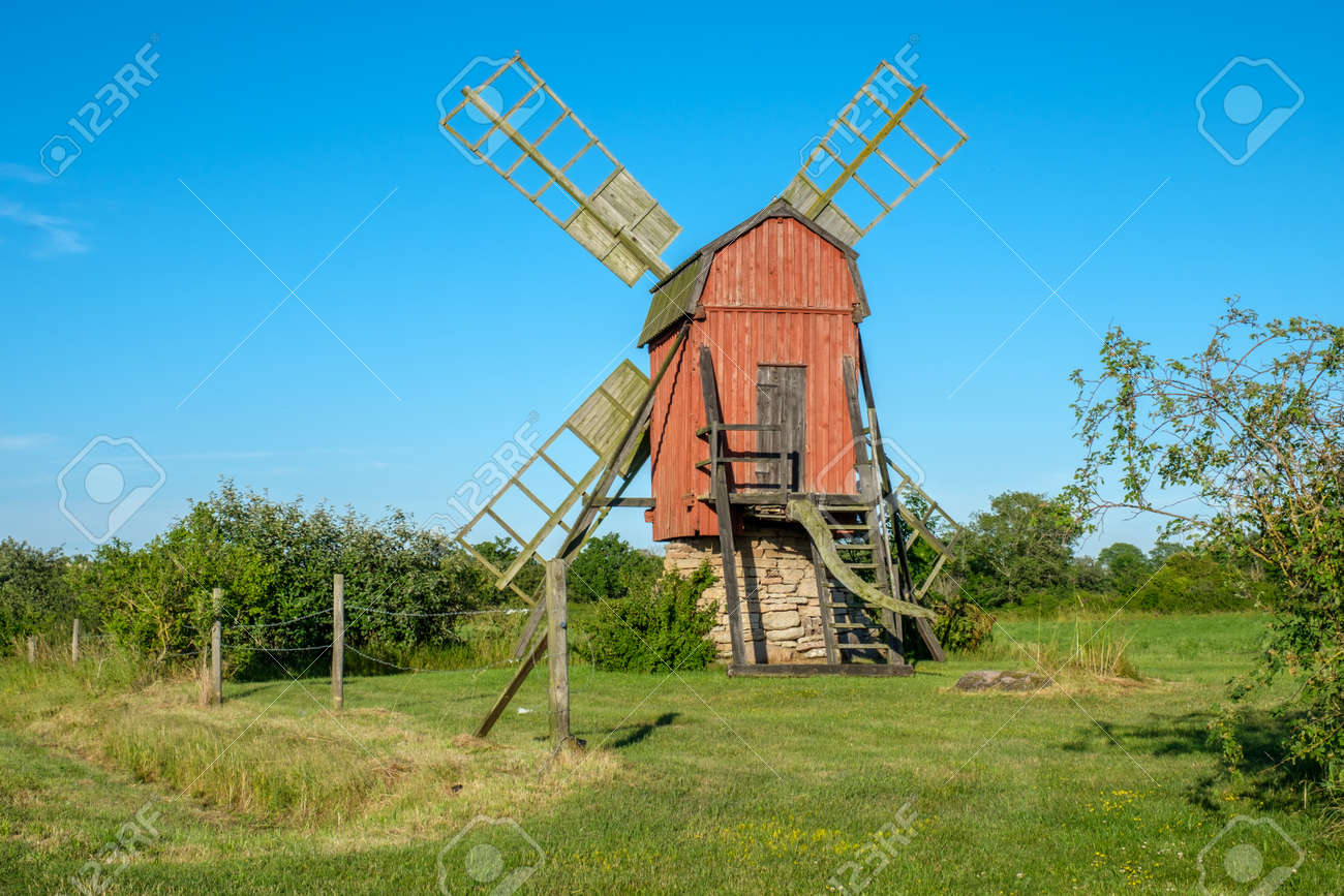 wooden windmill  Moinhos de vento, Moinho de vento, Moinho