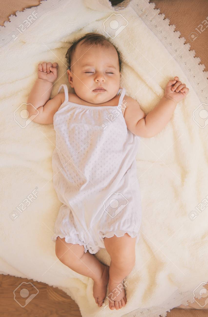甘くてかわいい 3ヶ月の赤ちゃんの睡眠 の写真素材 画像素材 Image 甘くてかわいい 3ヶ月の赤ちゃんの睡眠 の写真素材 画像素材 Image