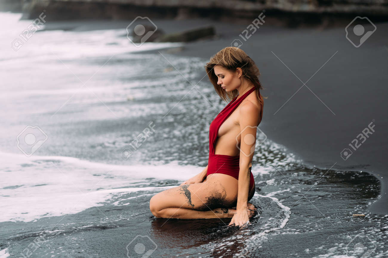 Gros seins sur la plage