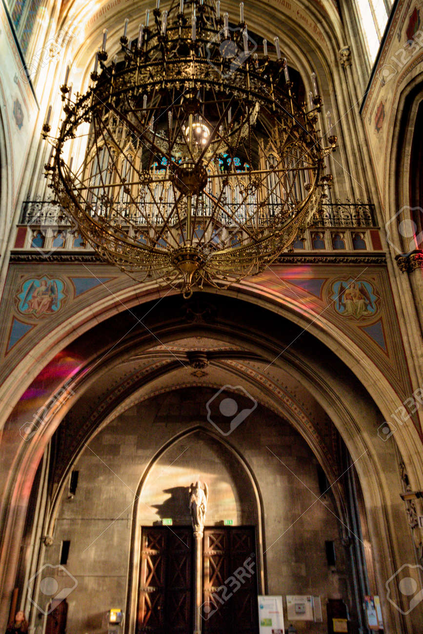 オーストリア ウィーンのシグムント フロイト公園にあるヴォーティブ教会 の写真素材 画像素材 Image