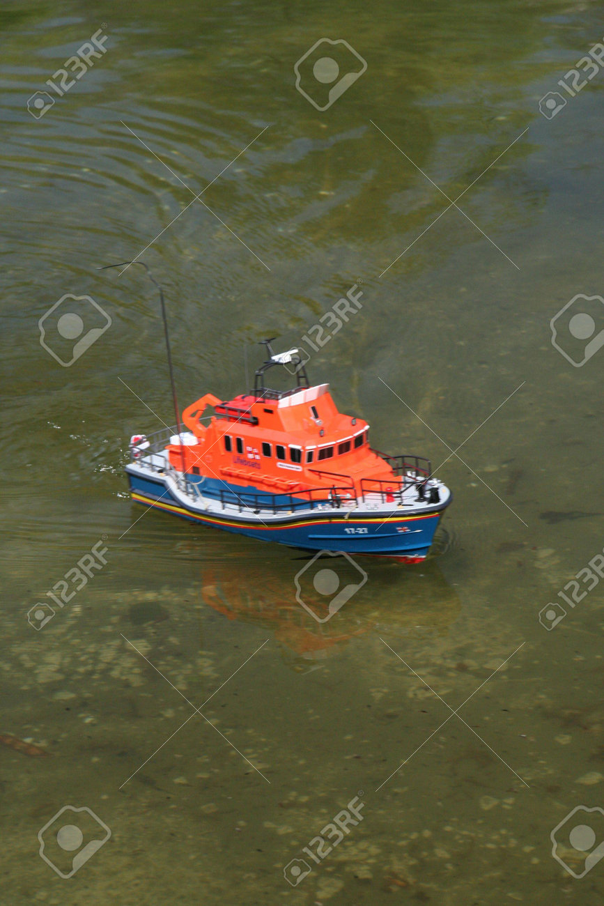 rc pilot boat
