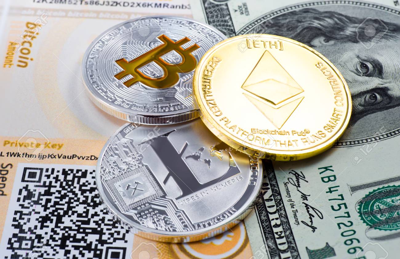 달러 지폐와 종이 지갑의 배경에 비트 코인, 라이트 코인 및 이더 리움 동전 로열티 무료 사진, 그림, 이미지 그리고 스톡포토그래피.  Image 95990319
