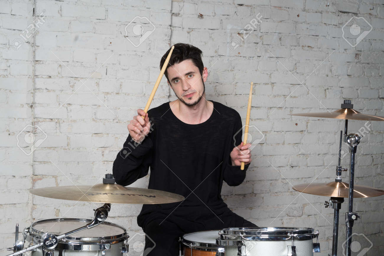 ドラムを演奏するドラマー男 の写真素材 画像素材 Image 6947