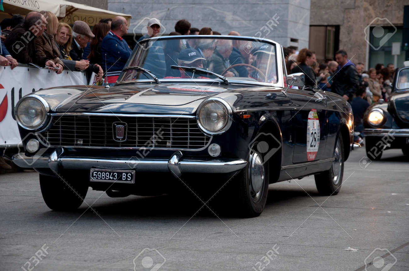 Brescia Italie April 17 16 500 Miles Af Hebben Fiat 1500 Cabriolet Gebouwd In 1966 Royalty Vrije Foto Plaatjes Beelden En Stock Fotografie Image
