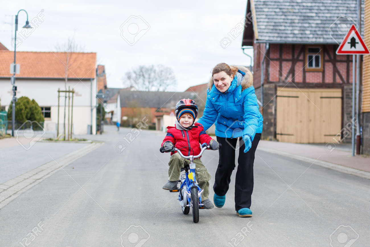 teaching 3 year old to ride bike