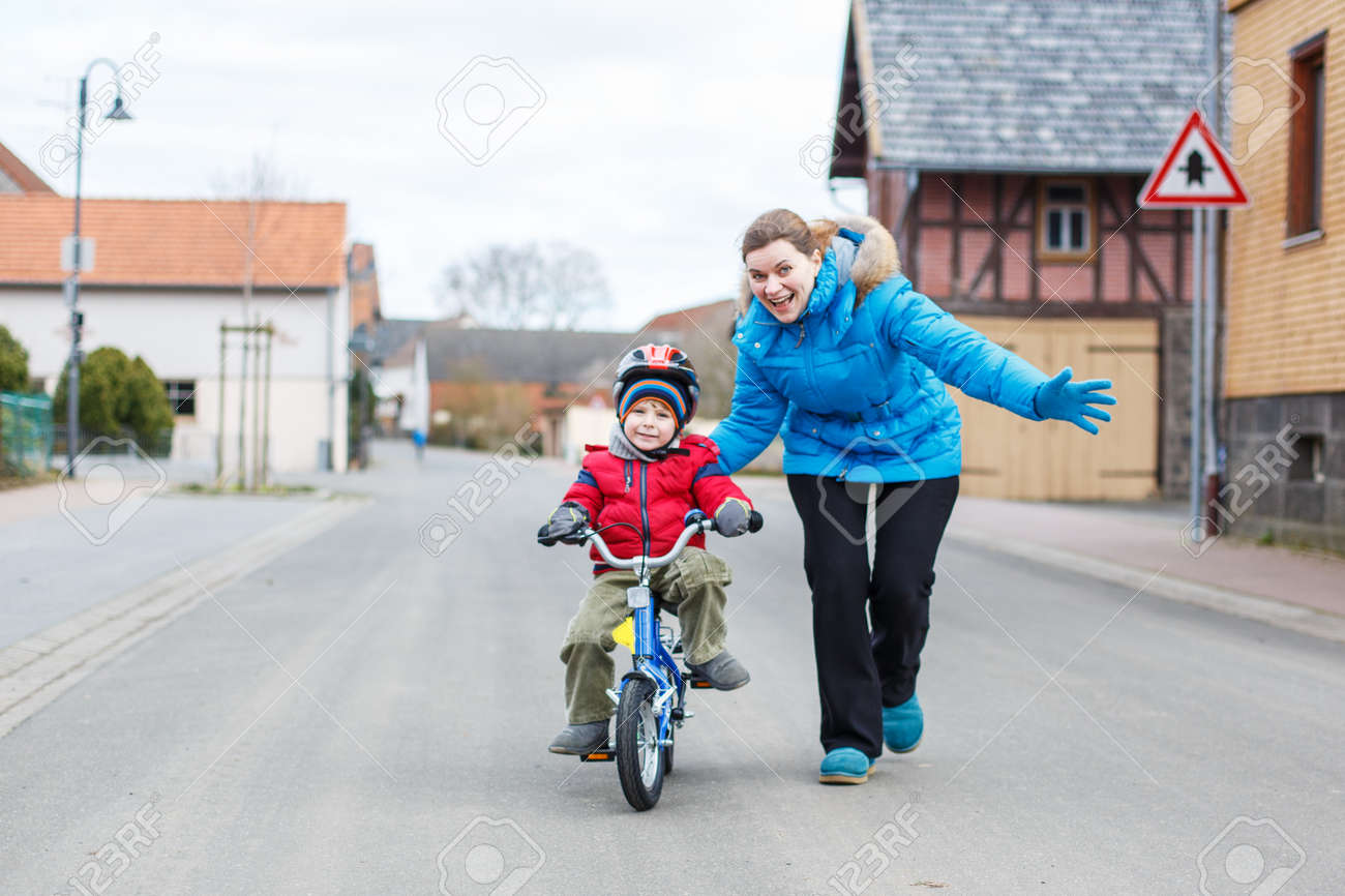 teaching a 3 year old to ride a bike