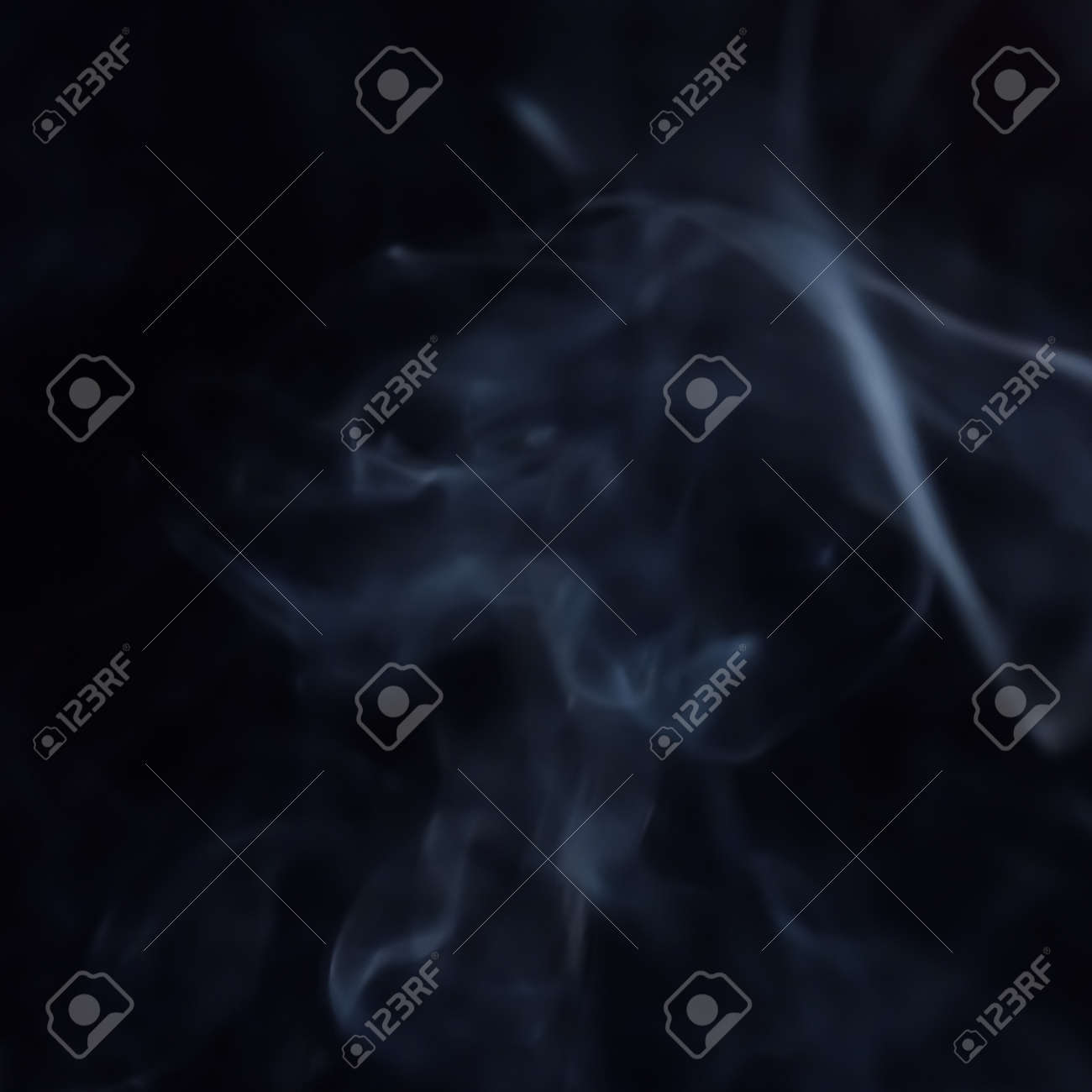 暗い背景に青みがかった煙の抽象的な図は 正方形の背景やテクスチャのコレクション の写真素材 画像素材 Image
