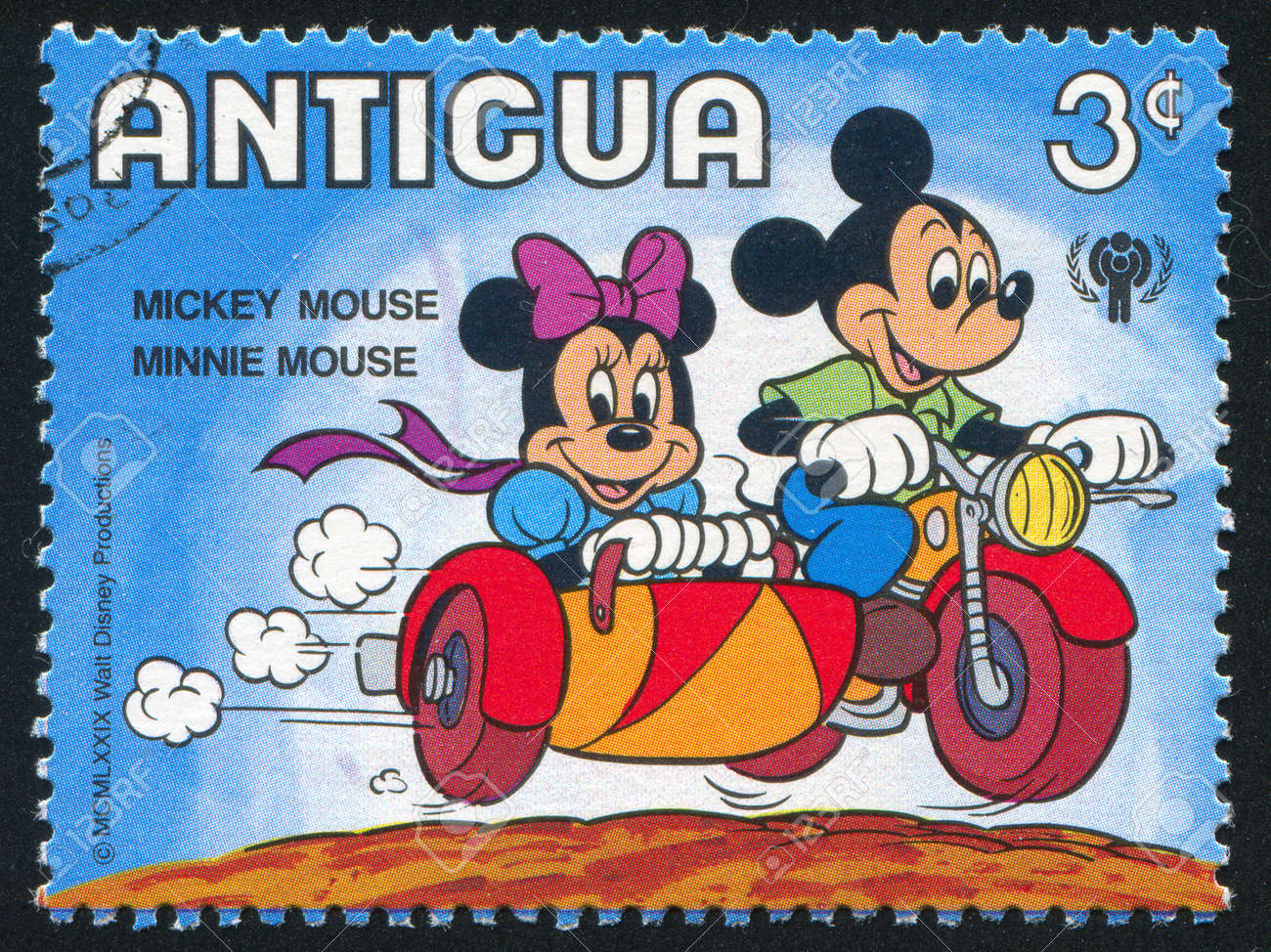 アンティグア 1980年年頃 スタンプ印刷アンティグア サイドカー 1980 年頃のミニー ディズニー文字を示しています の写真素材 画像素材 Image