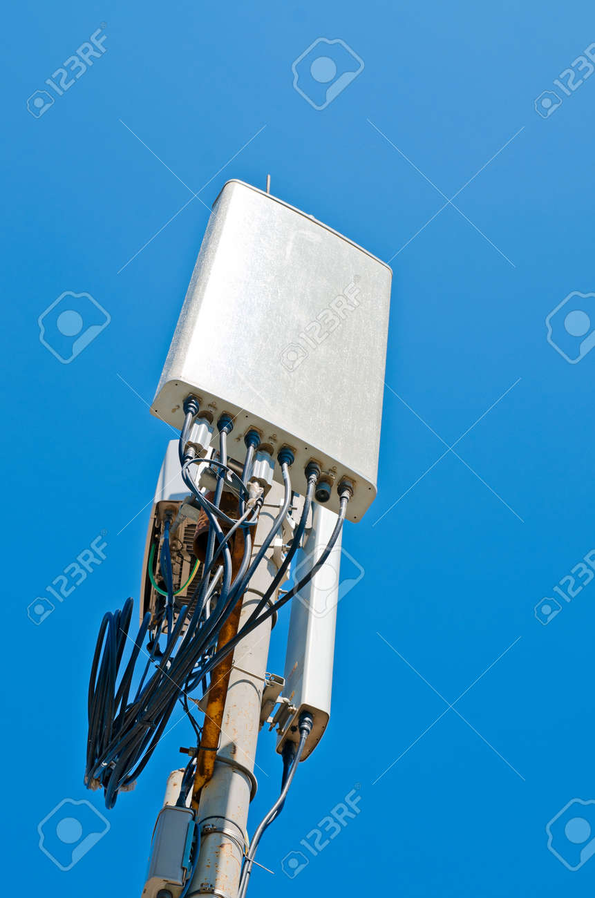 青空にアンテナ携帯電話基地局 の写真素材 画像素材 Image 青空にアンテナ携帯電話基地局 の写真素材 画像素材 Image