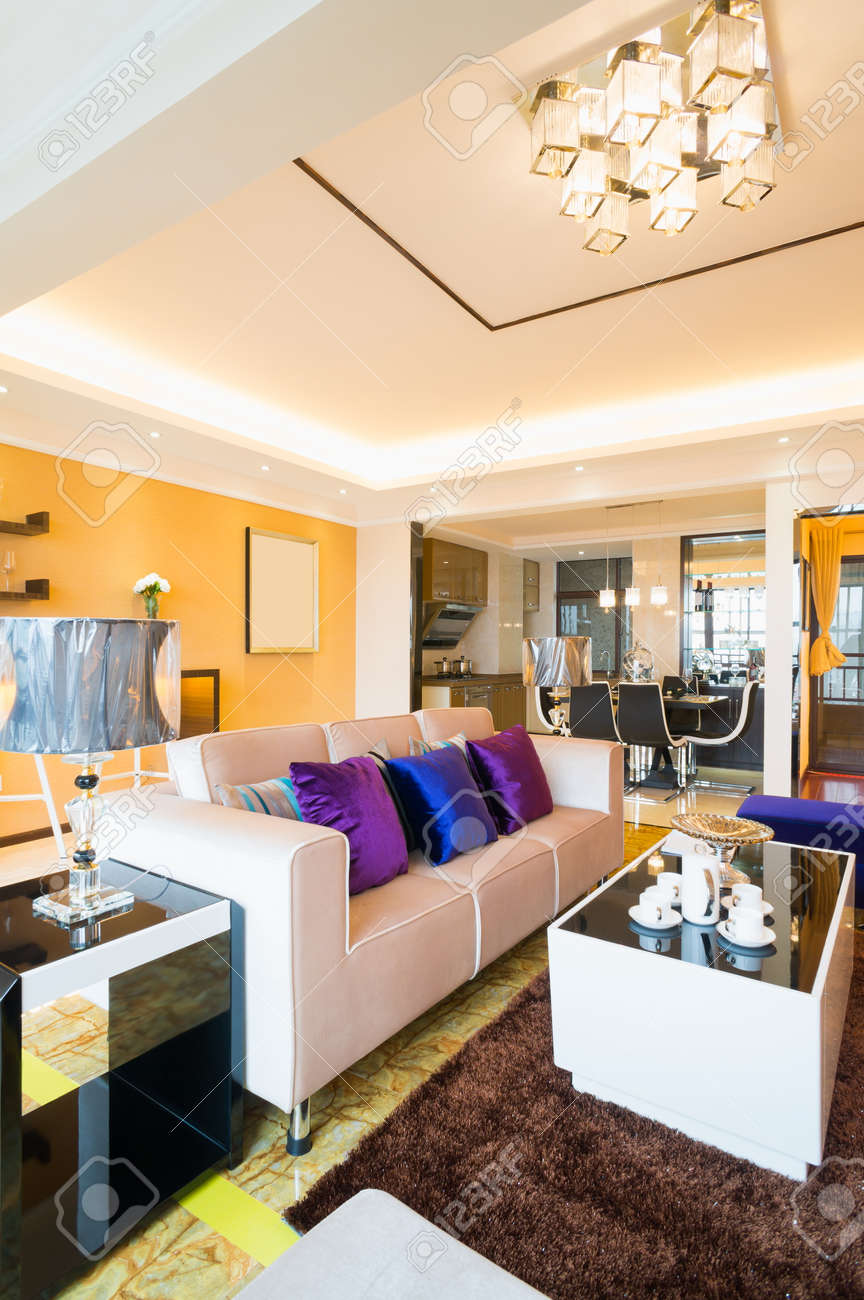 Moderne Wohnzimmer Mit Schonen Dekoration Lizenzfreie Fotos Bilder Und Stock Fotografie Image 25285346