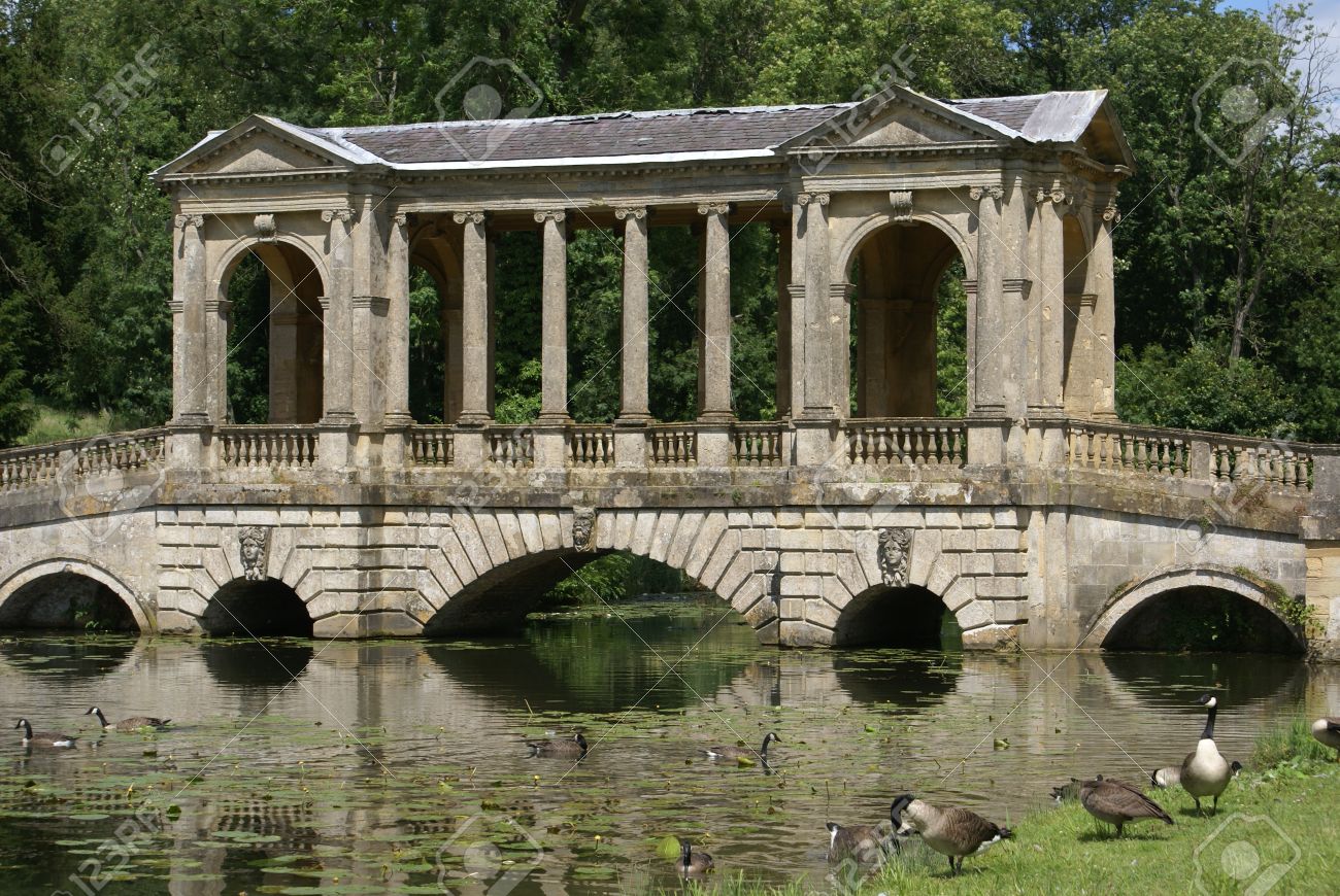 イギリスのストウ庭園にパラディオ橋 の写真素材 画像素材 Image イギリスのストウ庭園にパラディオ橋 の写真素材 画像素材 Image