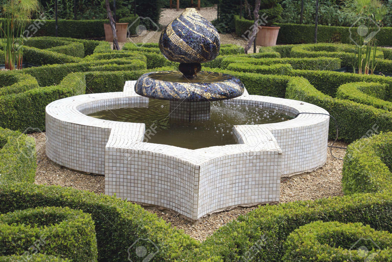 sudeley castle fountain in