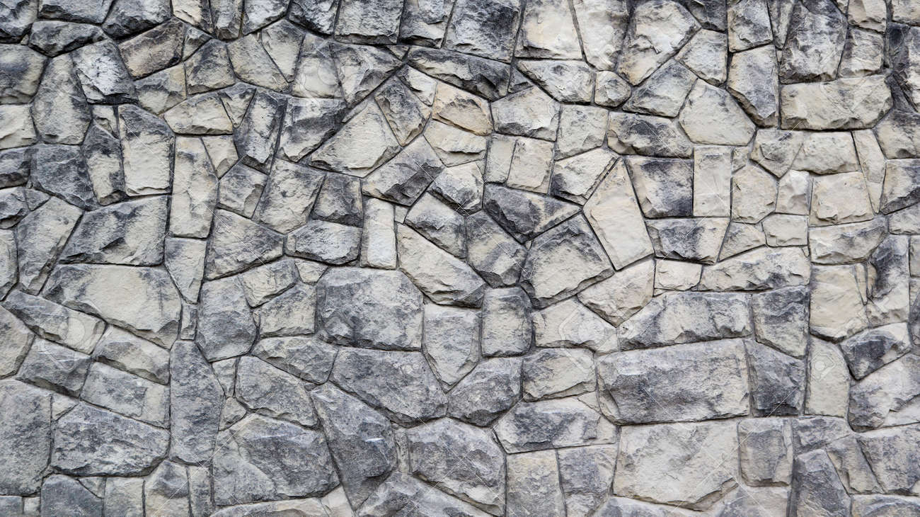 Magnolienblüten rahmen eine Steinmauer beim Kloster Manasija Kostenloses  Stockfoto | FreeImages, image size:1300x730