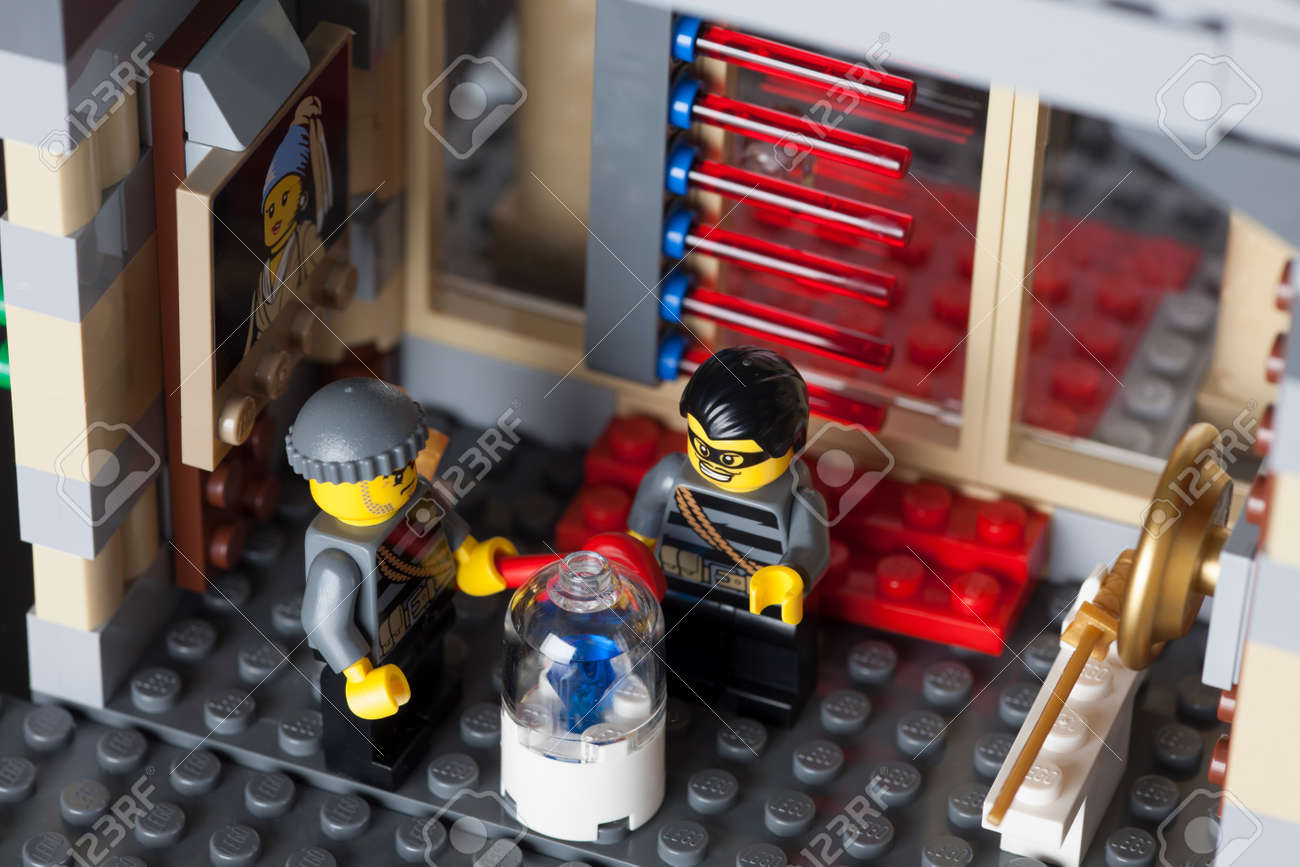 lego robber minifigures