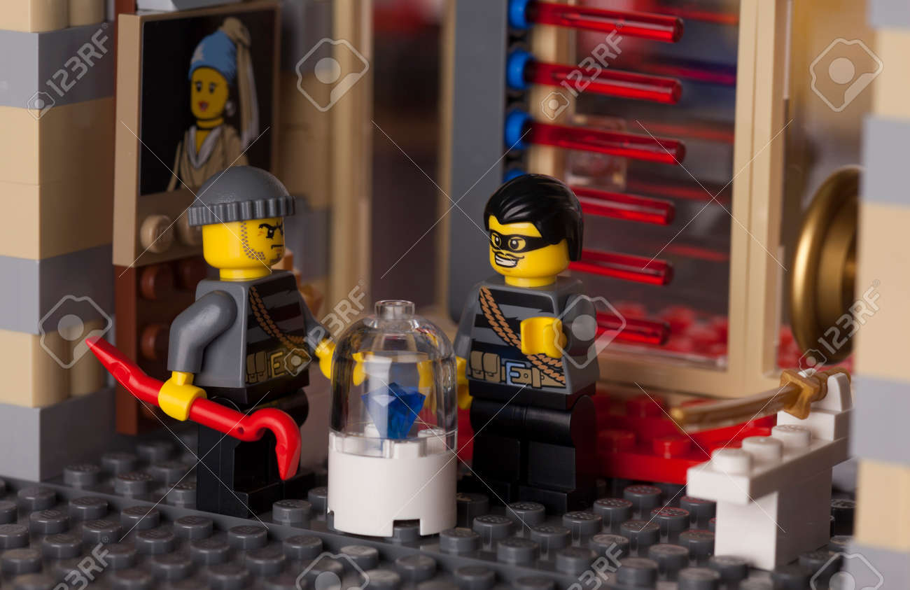 lego robber minifigures