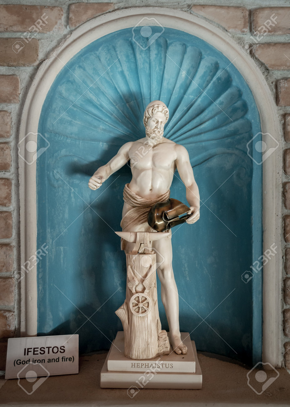 ハンマーとアンビルの偽造の革エプロンでヘーパイストスの鍛冶屋 の写真素材 画像素材 Image