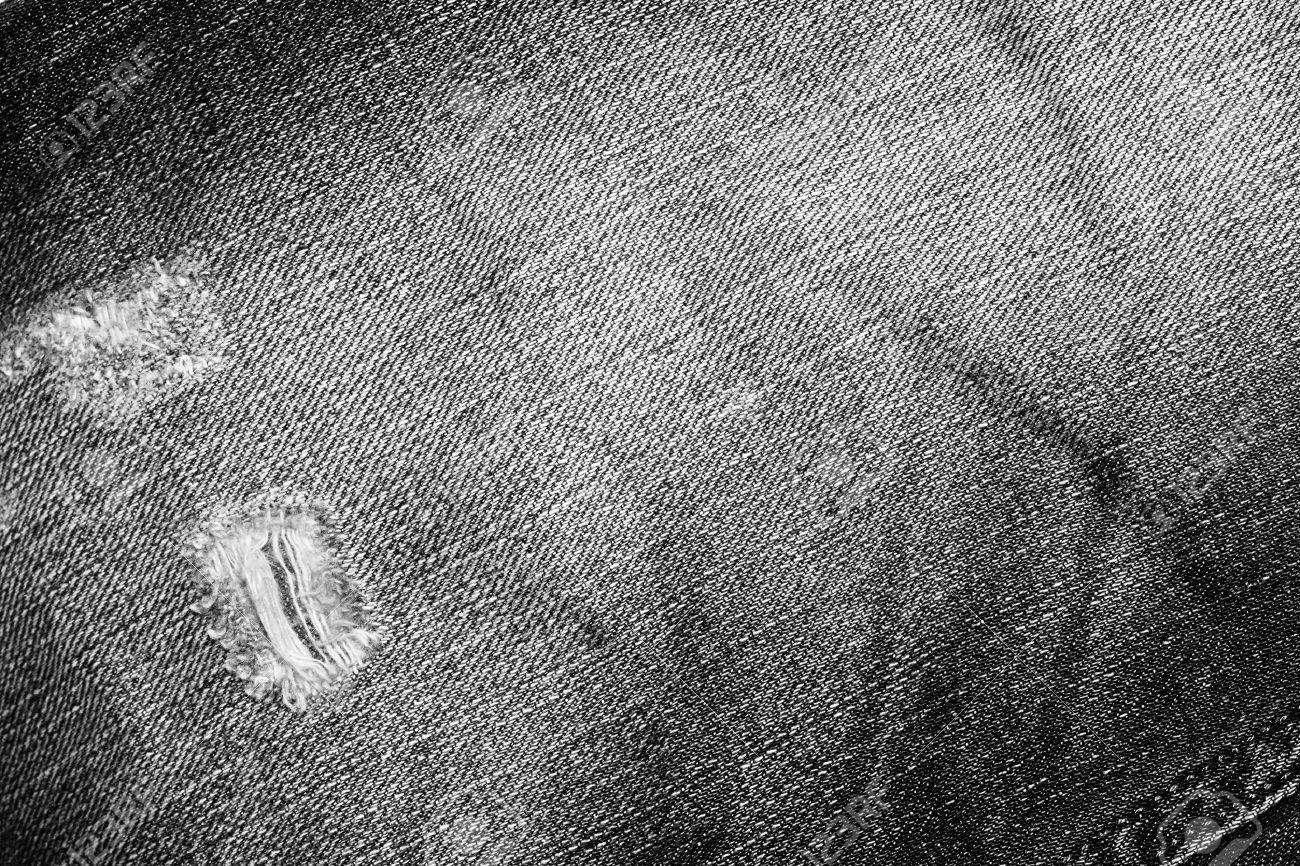 デニム ジーンズ擦り切れて穴 黒い布グランジ背景背景をテクスチャします の写真素材 画像素材 Image