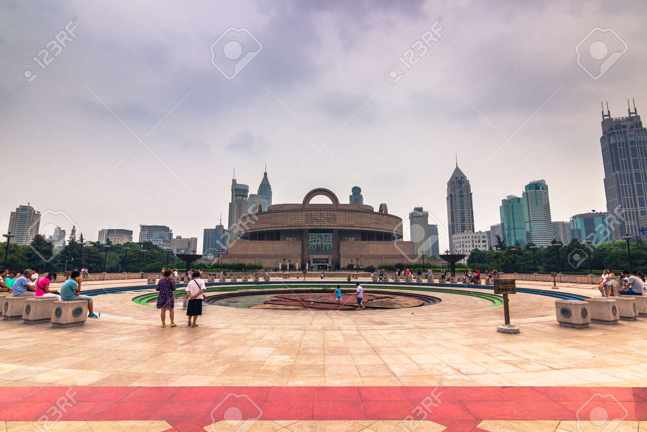 上海の上海 中国 14 年 7 月 25 日 人民広場 の写真素材 画像素材 Image 上海の上海 中国 14 年 7 月 25 日 人民広場 の写真素材 画像素材 Image
