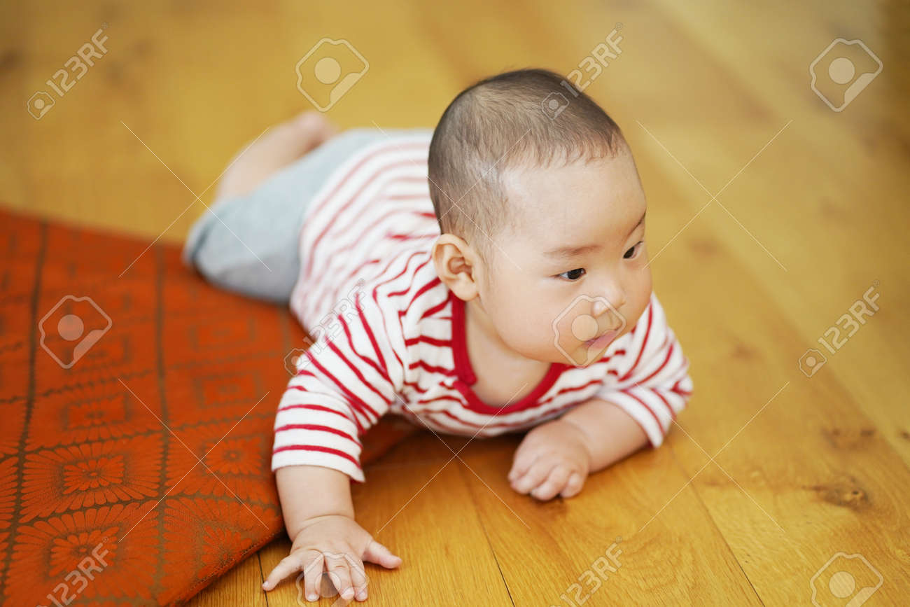 5 month old crawling