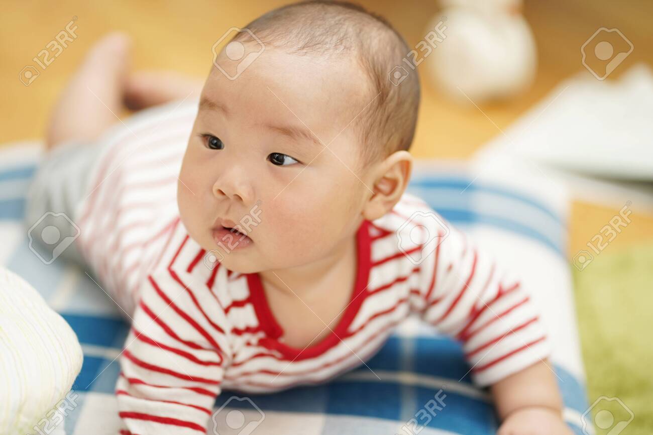 5 month old crawling