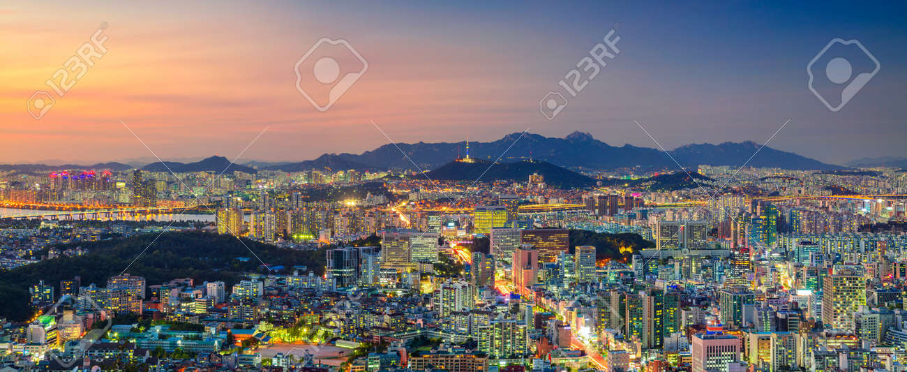 ソウル ソウル夏の日没時にダウンタウンのパノラマ景観をイメージして の写真素材 画像素材 Image