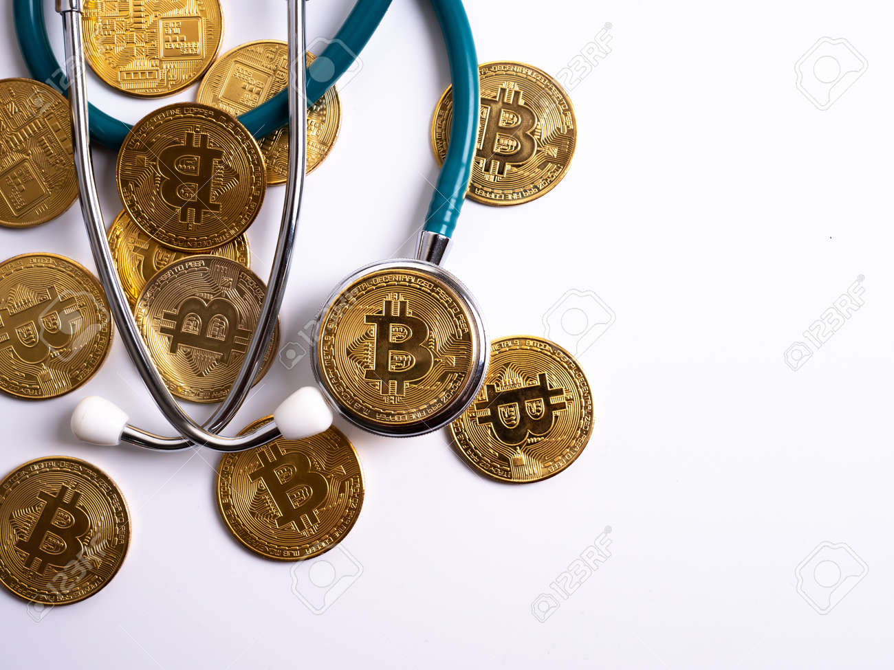 Cryptocurrency Medical Concept With A Gold Bitcoin Coin 正版图像123RF中国-  高质量免版税图像库. Image 137780750